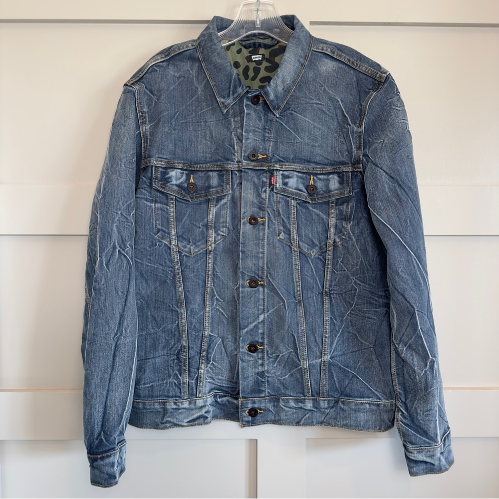Levi Strauss Denim Trucker Jacket Distressed Button Front Men's Size Large